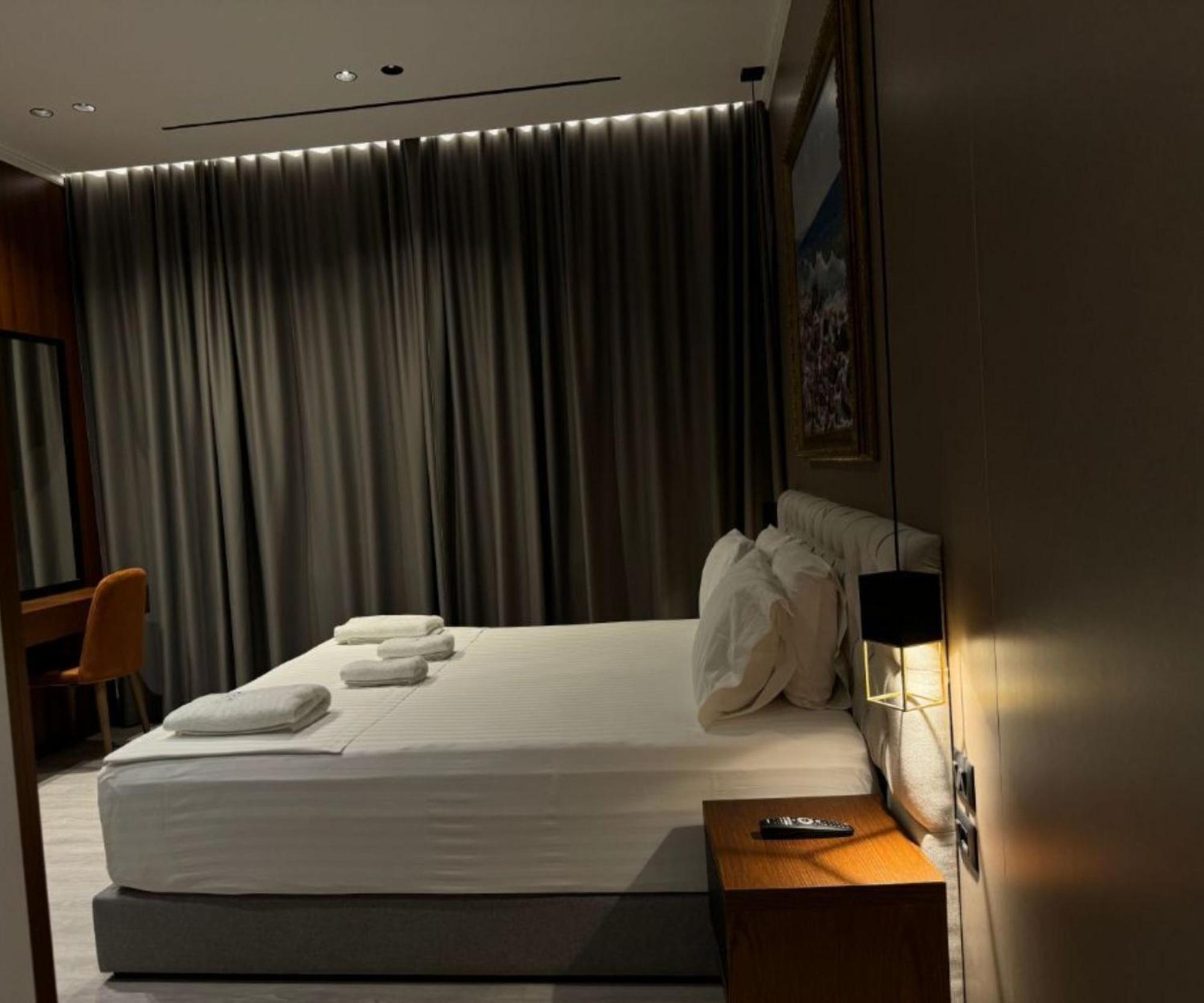 Area Hotel Εξαμίλιο Εξωτερικό φωτογραφία